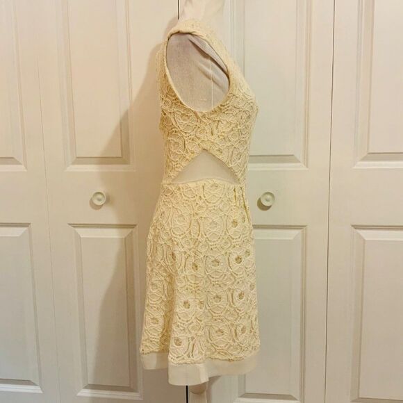 Urban Outfitters Kimchi Blue Cream Medallion Lace Fit and Flare Dress Size 6 - Picture 9 of 13